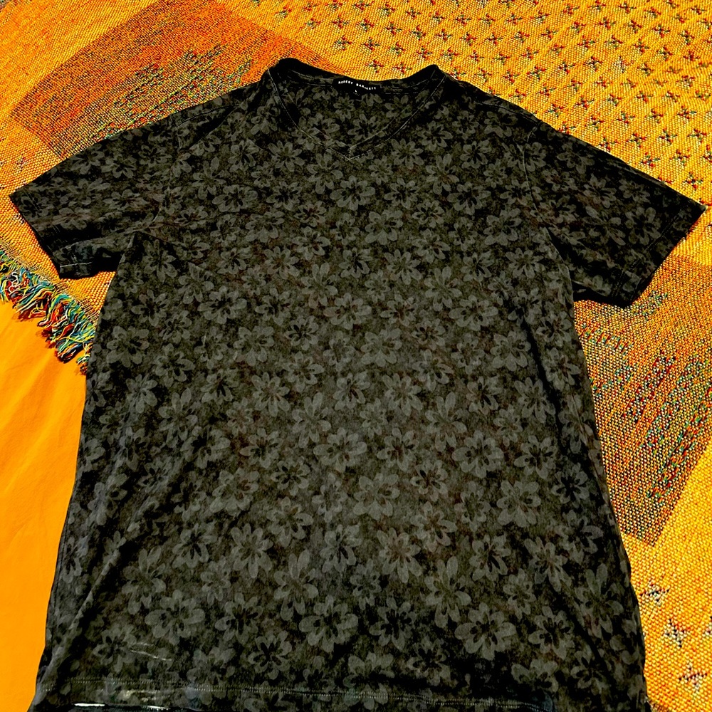 Robert Barakett size large print shirt barely worn